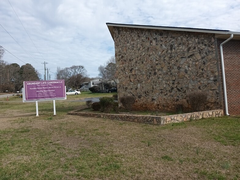 More Photos Of 1344 N 9th St, Griffin Religious Facility For Sale