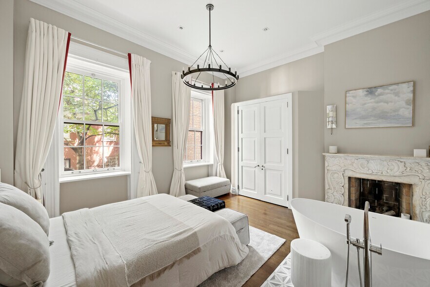 More Photos Of 26 Washington Sq N, New York Apartments For Sale