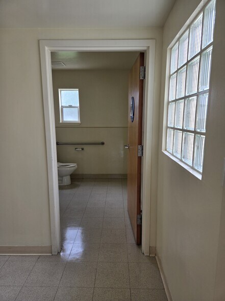 More Photos Of 1473-1477 N Van Ness Ave, Fresno Storefront Retail Residential For Sale