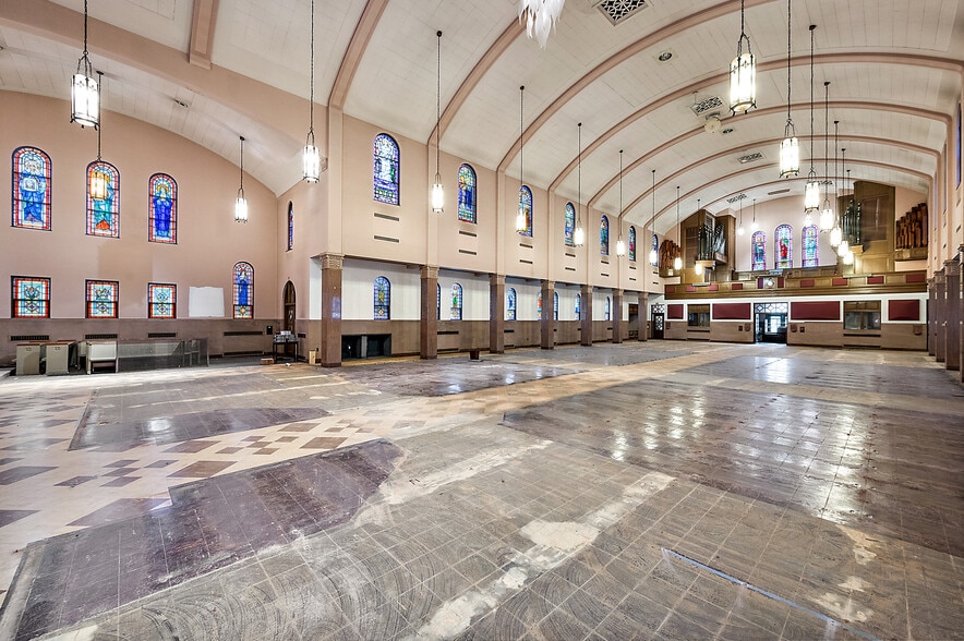 More Photos Of 22201 Woodward Ave, Ferndale Religious Facility For Sale