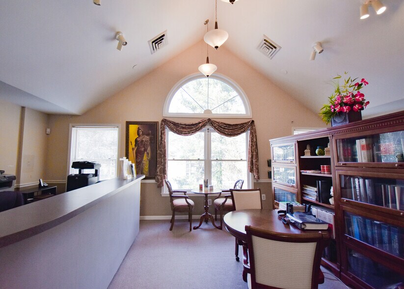 More Photos Of 6350-6356 Rolling Mill Pl, Springfield Loft Creative Space For Sale