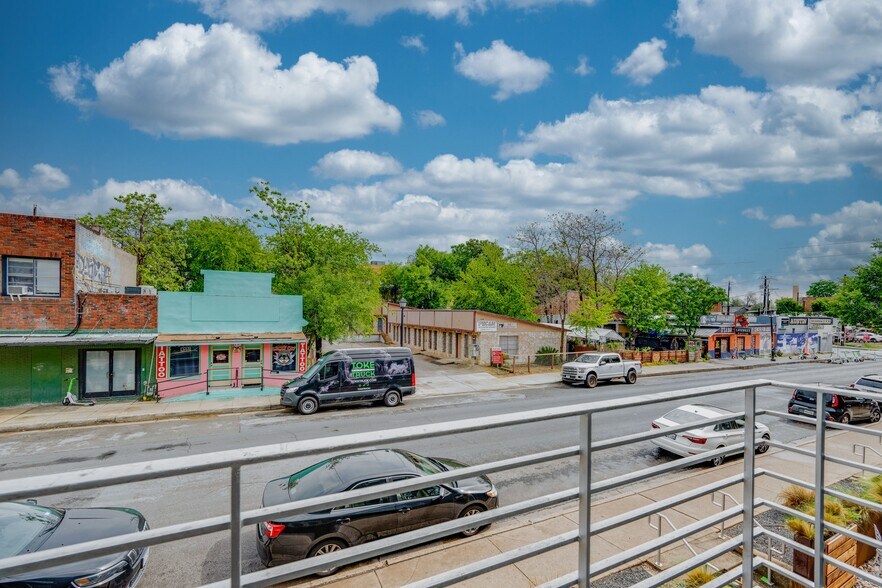 More Photos Of 1305 E 6th St, Austin Office For Lease