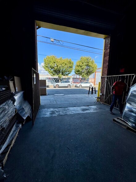 More Photos Of 1034 Linwood St, Brooklyn Warehouse For Lease