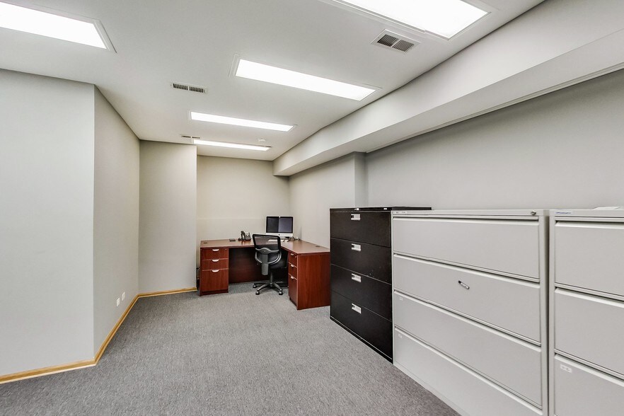 More Photos Of 2636 N Lincoln Ave, Chicago Apartments For Lease