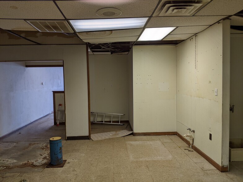 More Photos Of 1761 Goucher St, Johnstown Storefront For Sale