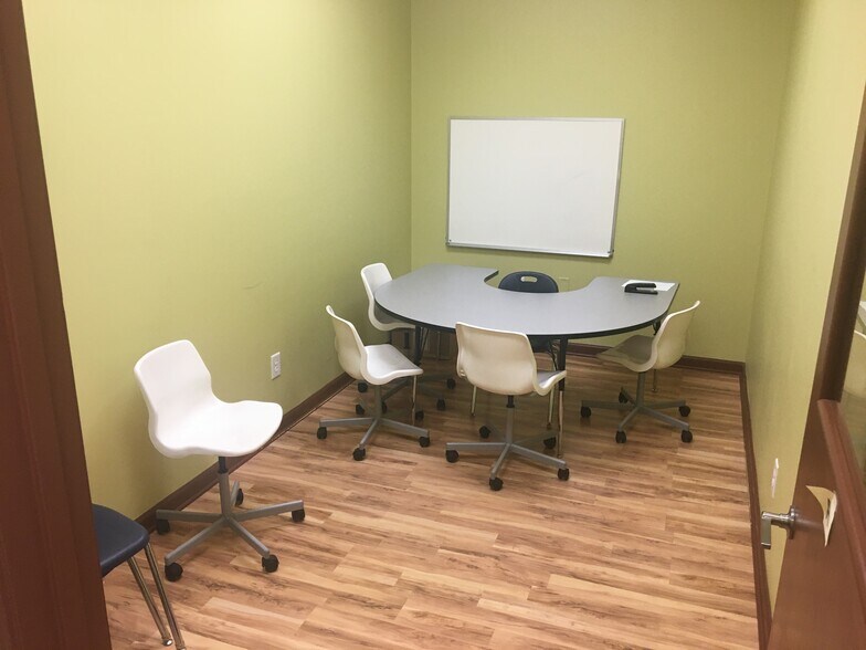 More Photos Of 120-154 Morrisville Square Way, Morrisville Restaurant For Lease