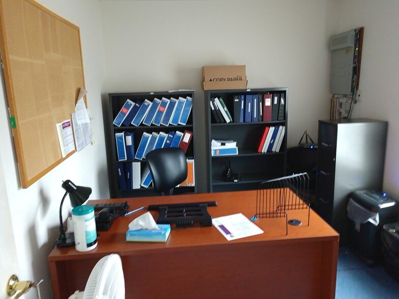 More Photos Of 1413 Teakwood Dr, Tappahannock Office For Lease