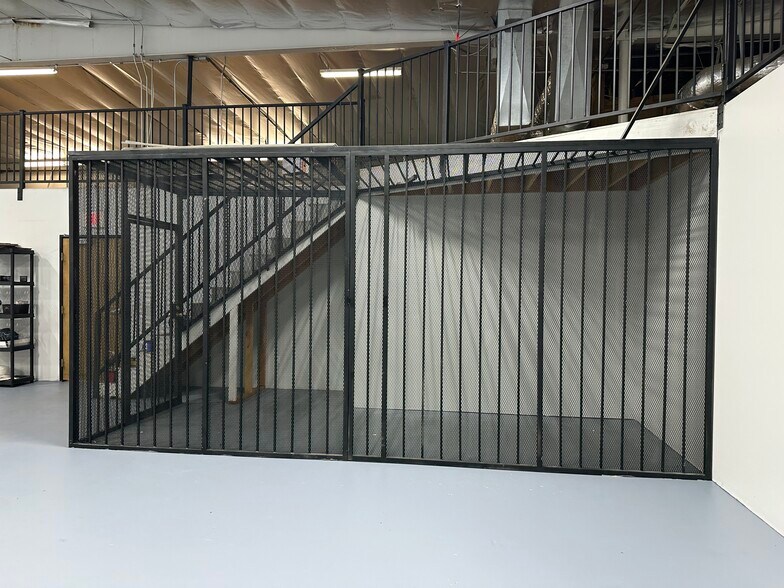 More Photos Of 20821 Dearborn St, Chatsworth Warehouse For Lease