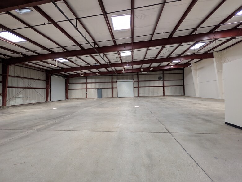 More Photos Of 1835 Dana St, Glendale Distribution For Lease