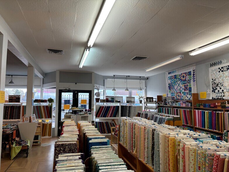 More Photos Of 1233 Main St, Philomath Storefront For Sale