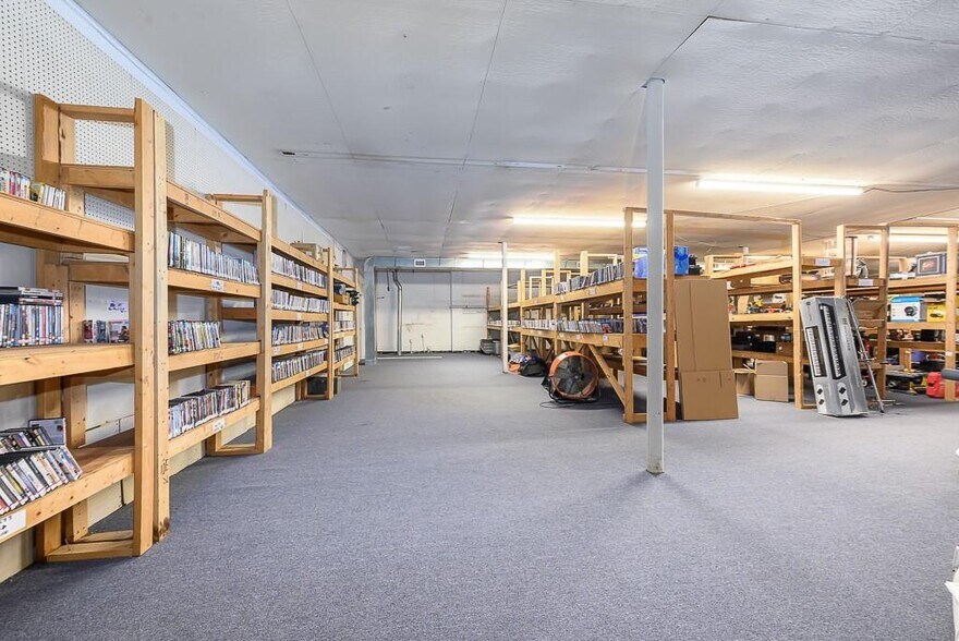 More Photos Of 5101 Leavenworth Rd, Kansas City Storefront For Sale