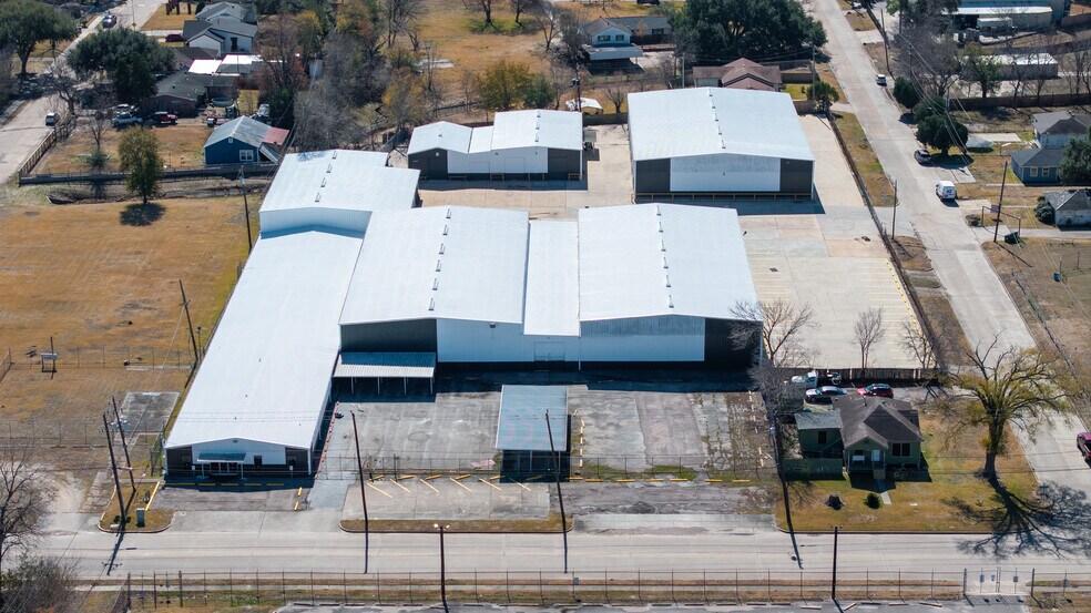 More Photos Of 1305 W Jackson Ave, Pasadena Manufacturing For Lease