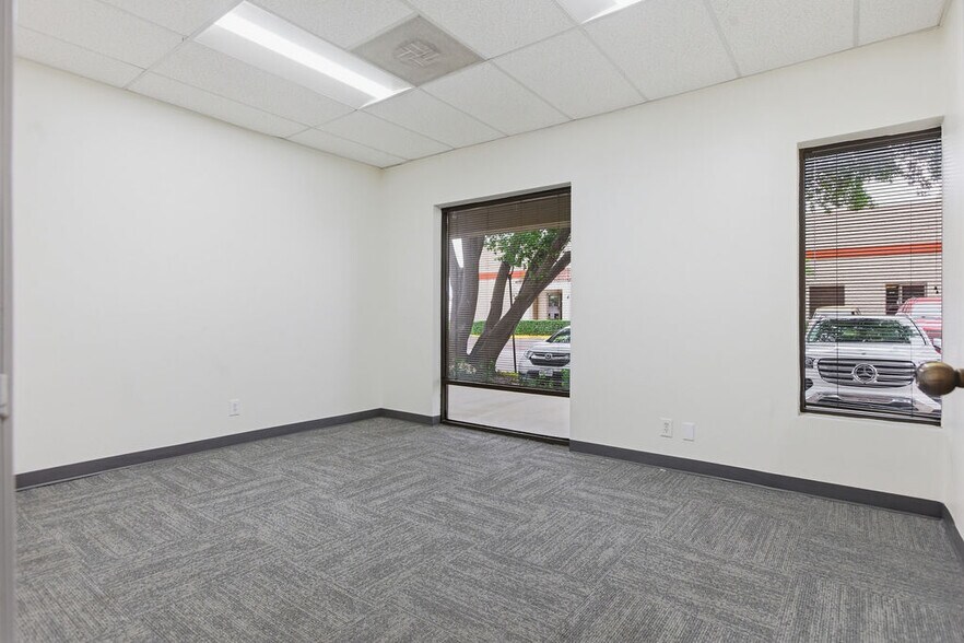 More Photos Of 1300 E Arapaho Rd, Richardson Light Distribution For Lease