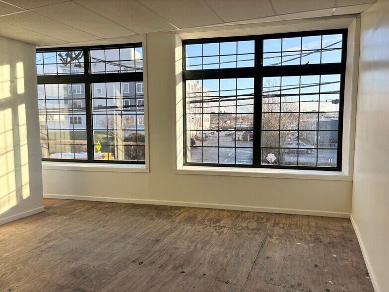 More Photos Of 369 Bank St, New London Storefront Retail Residential For Lease