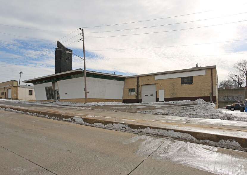 More Photos Of 1015 State Ave, Kansas City Showroom For Lease