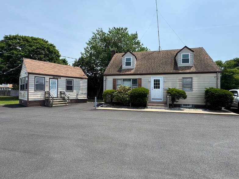 More Photos Of , Lindenhurst General Retail For Sale