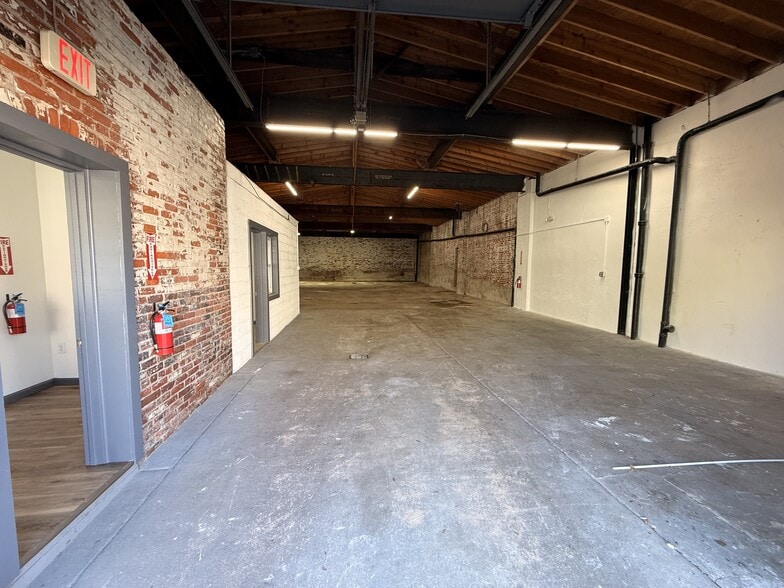 More Photos Of 4547-4549 E Thompson St, Philadelphia General Retail For Lease