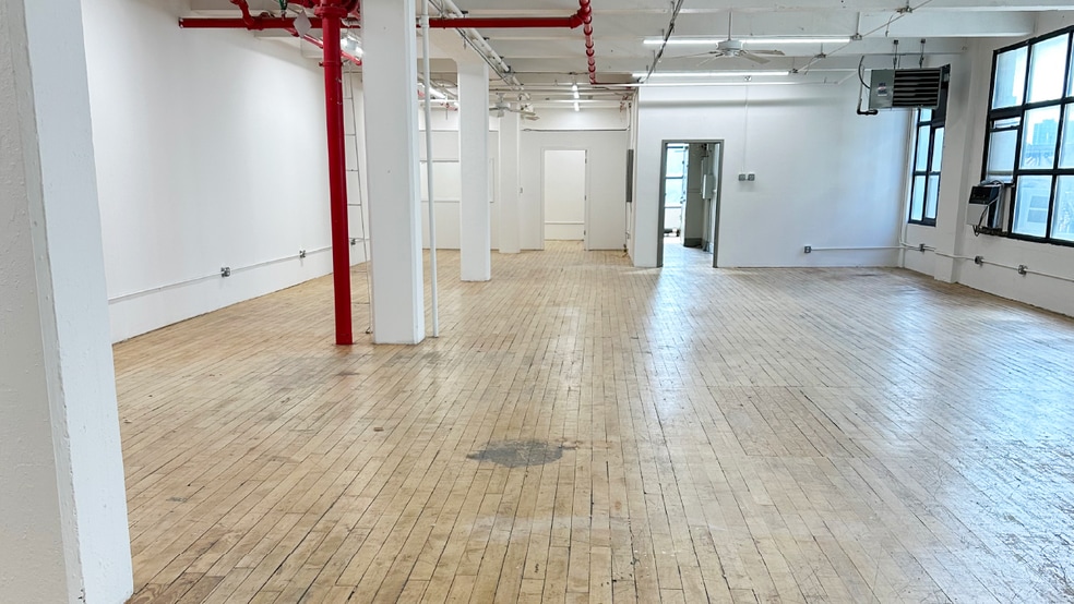 More Photos Of 2121 41st Ave, Long Island City Light Distribution For Lease