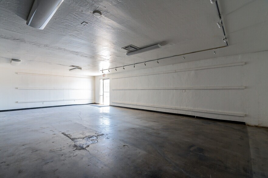 More Photos Of 17230 Cave Creek Rd, Phoenix Storefront For Lease