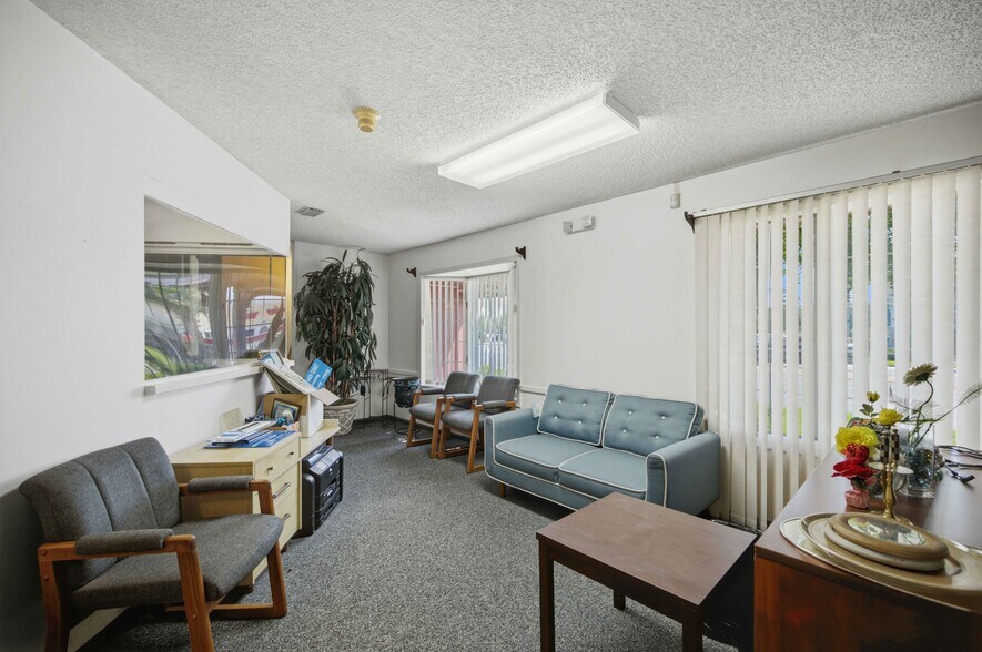 More Photos Of 1112 NE 36th Ave, Ocala Office For Sale