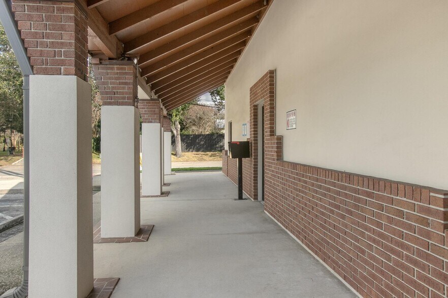 More Photos Of 145 E Rich Ave, Deland Office For Lease