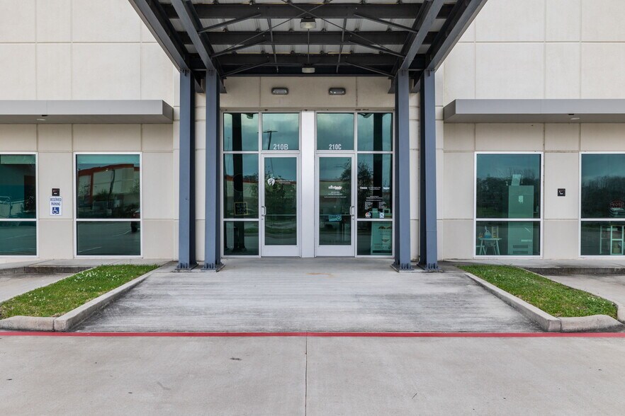 More Photos Of 210 Genesis Blvd, Webster Office For Sale