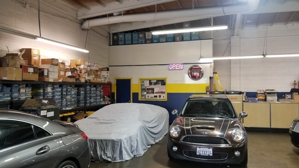 More Photos Of 5569 Reseda Blvd, Tarzana Auto Repair For Lease