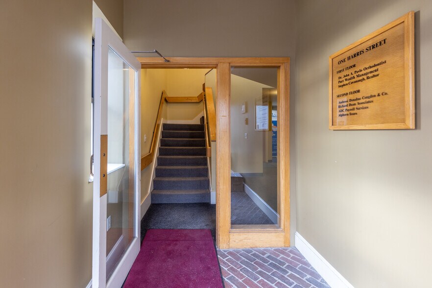 More Photos Of 1 Harris St, Newburyport Medical For Lease