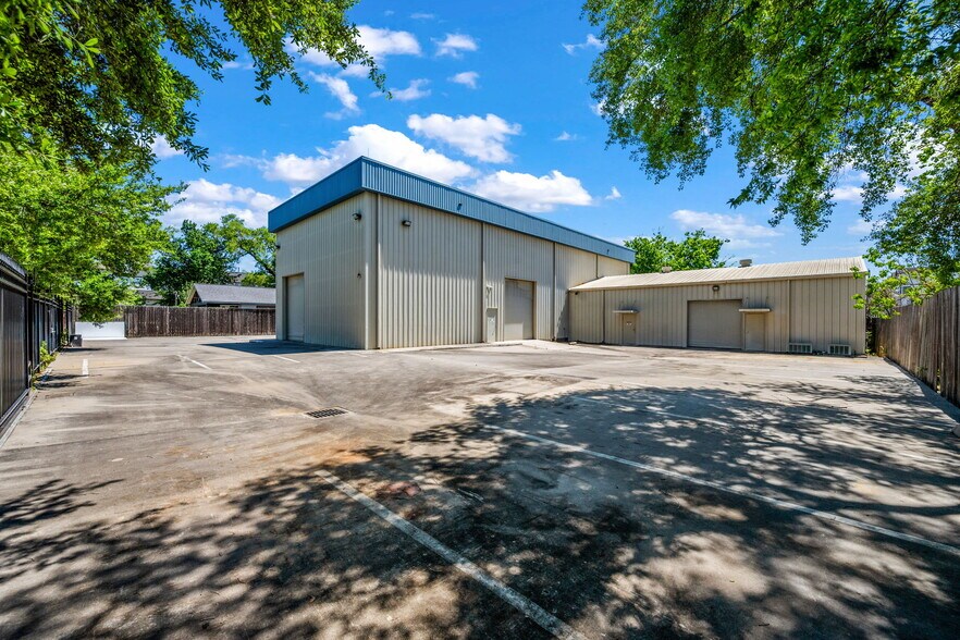 More Photos Of 901 W 18th St, Houston Warehouse For Sale