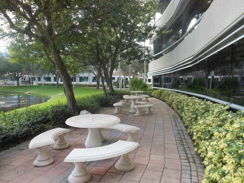 More Photos Of 100 Paramount Dr, Sarasota Office For Lease