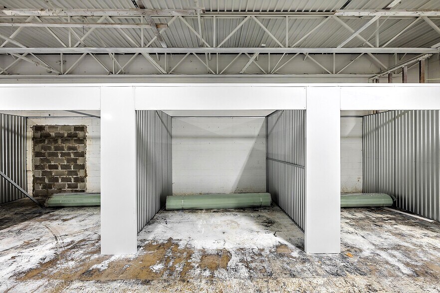 More Photos Of 3402 Richfield Rd, Flint Freestanding For Lease
