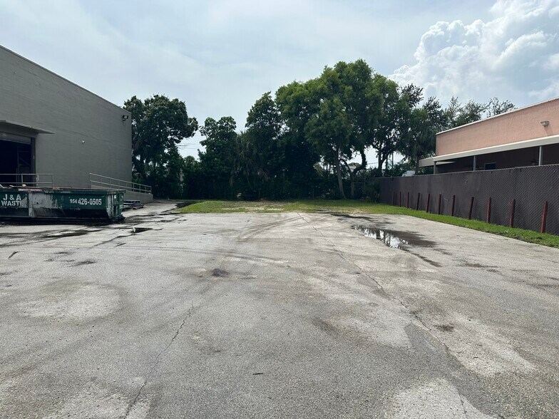 More Photos Of 6701 N Powerline Rd, Fort Lauderdale Warehouse For Lease