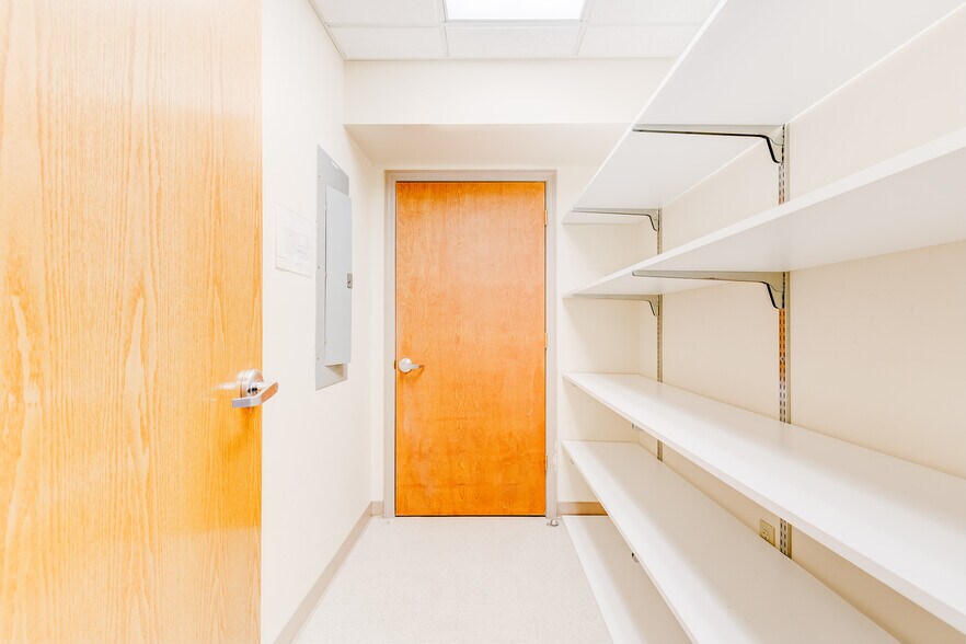 More Photos Of 860 NW Washington Blvd, Hamilton Medical For Lease