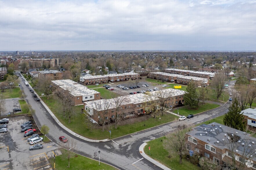 More Photos Of 301 Rue Hurteau, Dollard-des-Ormeaux Apartments For Sale