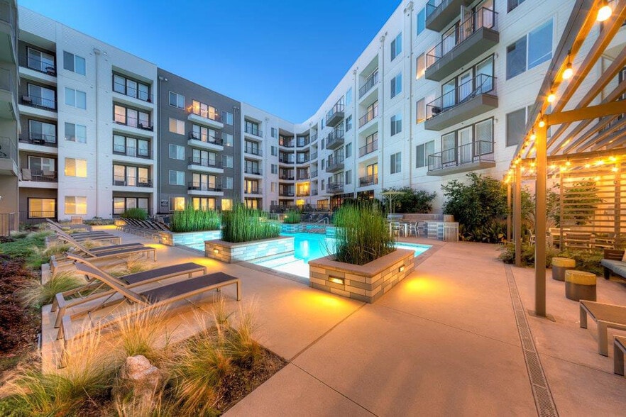 More Photos Of 110 W Cityline Dr, Richardson Apartments For Lease