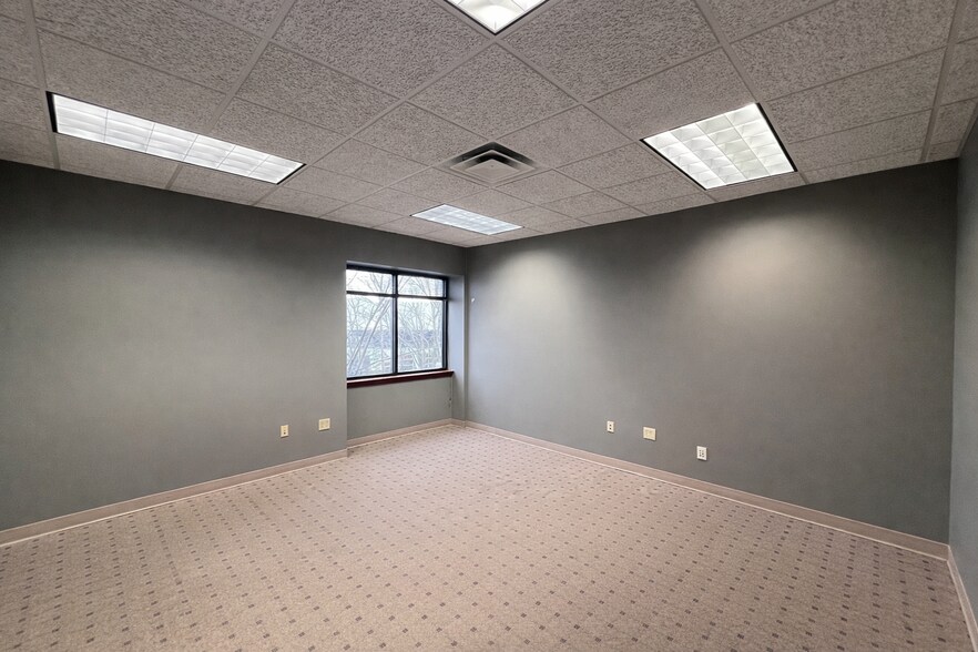 More Photos Of 37 Sandstone Cir, Jackson Medical For Lease