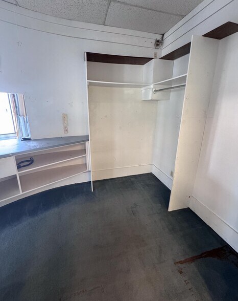 More Photos Of 2002 2nd St SW, Rochester Storefront Retail Office For Sale