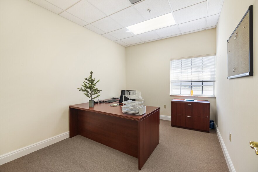 More Photos Of 7100 S Beneva Rd, Sarasota Office For Lease