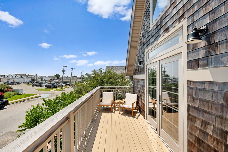 More Photos Of 45 S Euclid Ave, Montauk Storefront Retail Residential For Sale