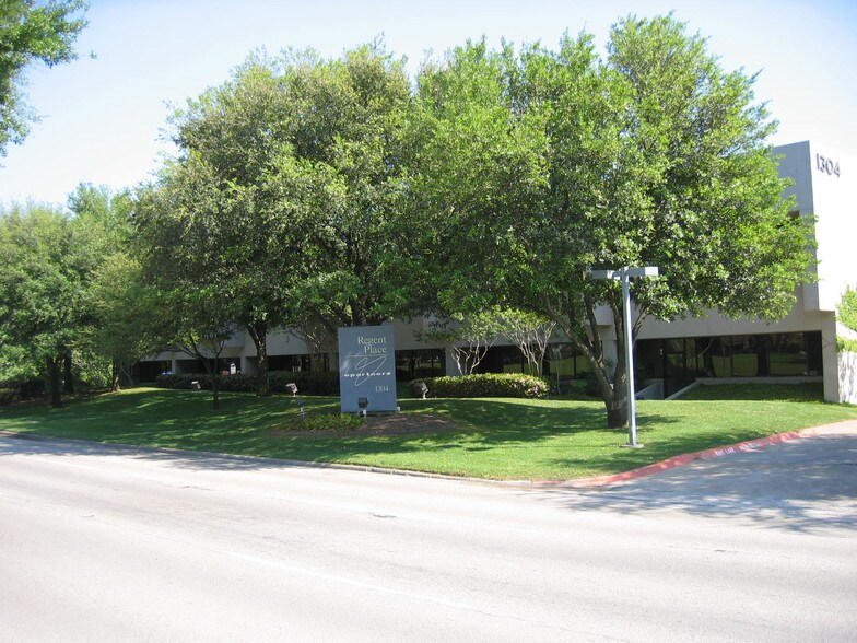 More Photos Of 1304 W Walnut Hill Ln, Irving Office For Lease