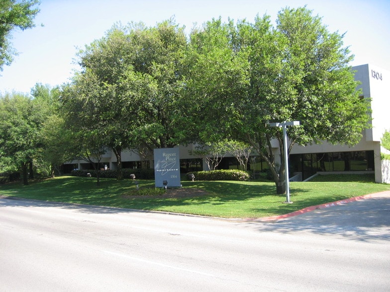More Photos Of 1304 W Walnut Hill Ln, Irving Office For Lease