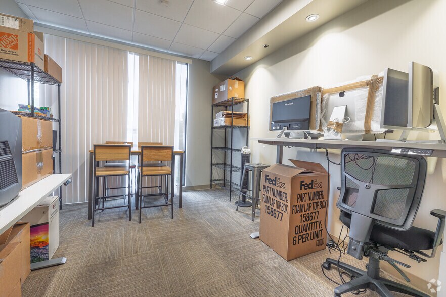 More Photos Of 1711 E Bayshore Rd, Redwood City Research And Development For Lease