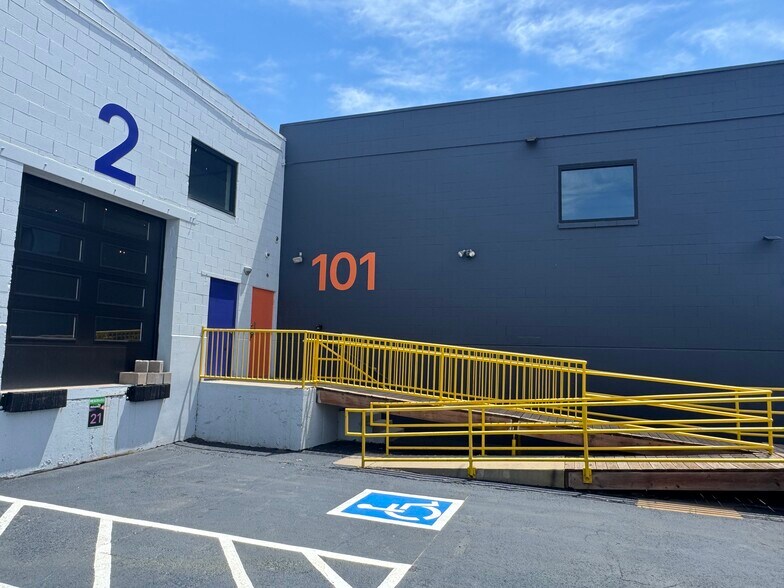 More Photos Of 890 Navajo St, Denver Warehouse For Lease
