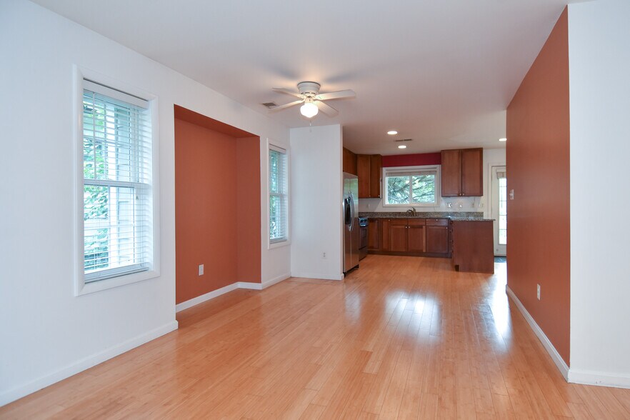 More Photos Of 1705 Commonwealth Ave, Alexandria Apartments For Sale