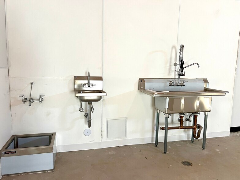 More Photos Of 1315 Cota Ave, Long Beach Manufacturing For Lease