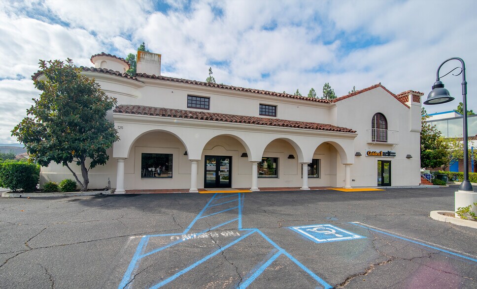 More Photos Of 125 N Moorpark Rd, Thousand Oaks General Retail For Sale