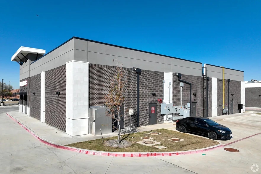 More Photos Of 3010 E Broad St, Mansfield Office For Lease