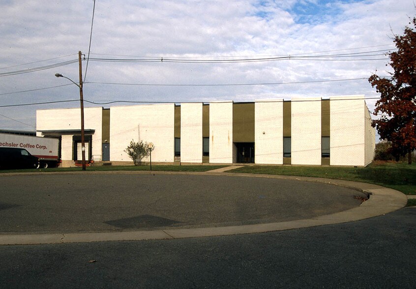 Primary Photo Of 250 Carol Pl, Moonachie Manufacturing For Lease