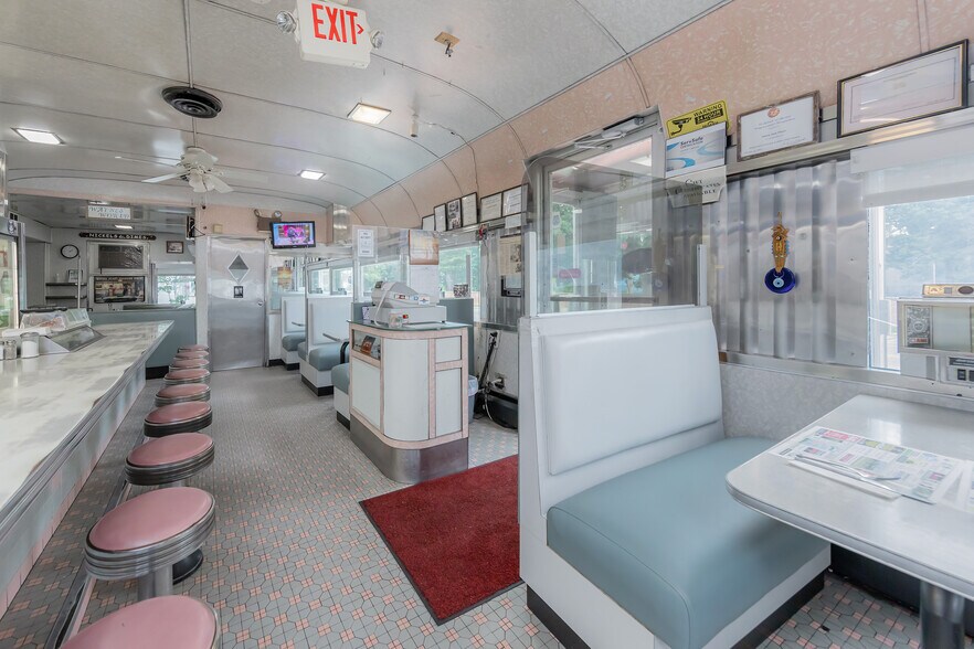 More Photos Of 113 W Broadway, Salem Restaurant For Sale