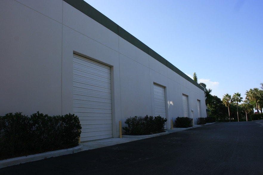 More Photos Of 4935 Park Ridge Blvd, Boynton Beach Warehouse For Lease